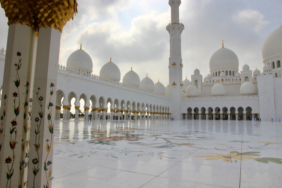 Visita alla Grande Moschea di Abu Dhabi