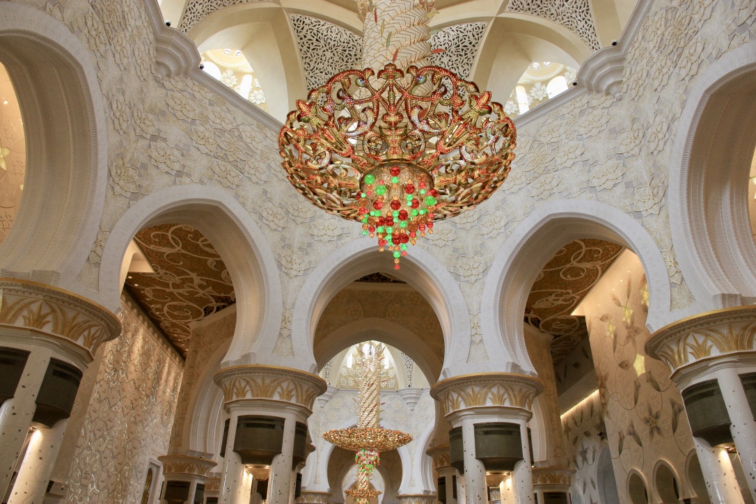 Interno della Grande Moschea di Abu Dhabi
