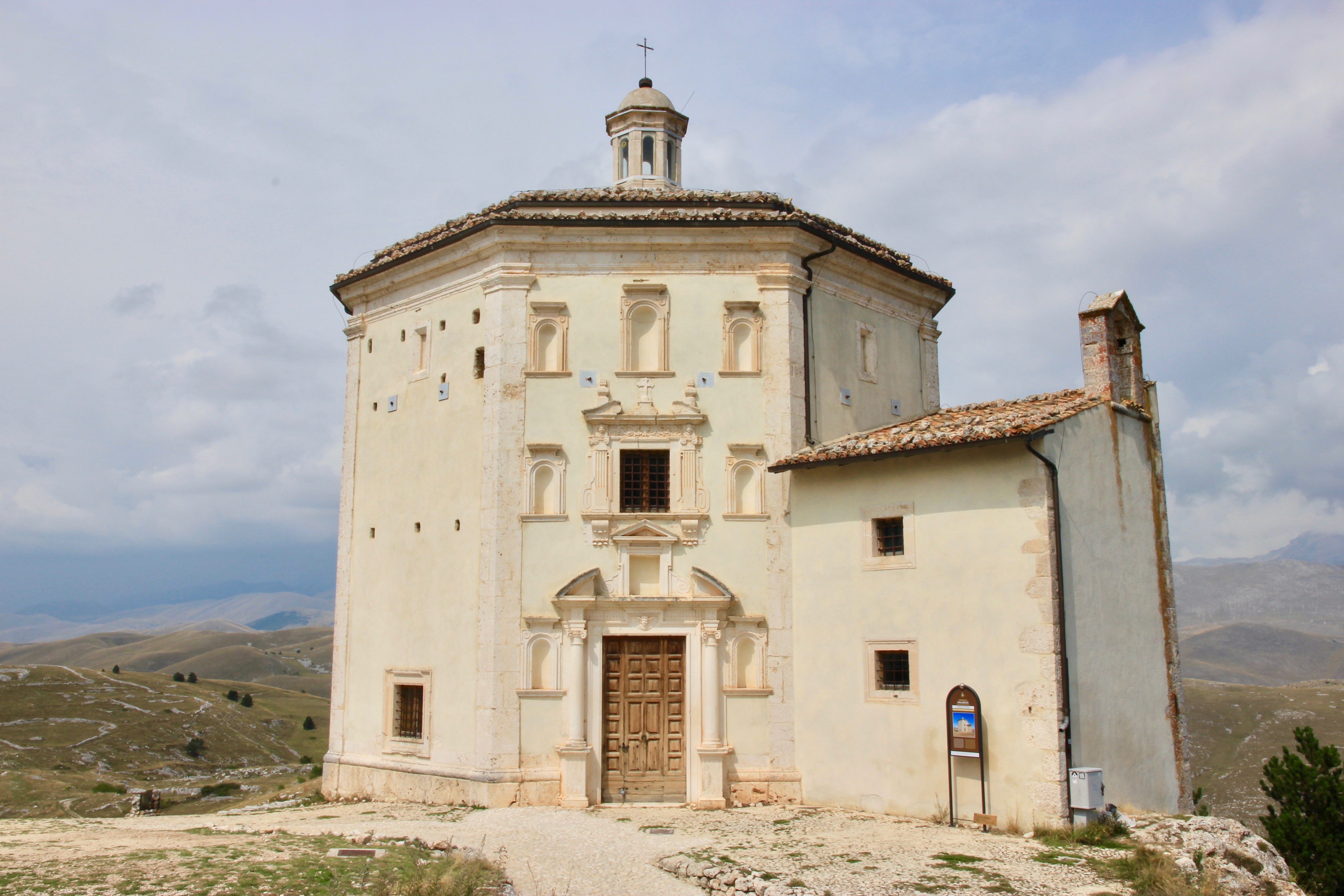 Rocca Calascio, Chiesa