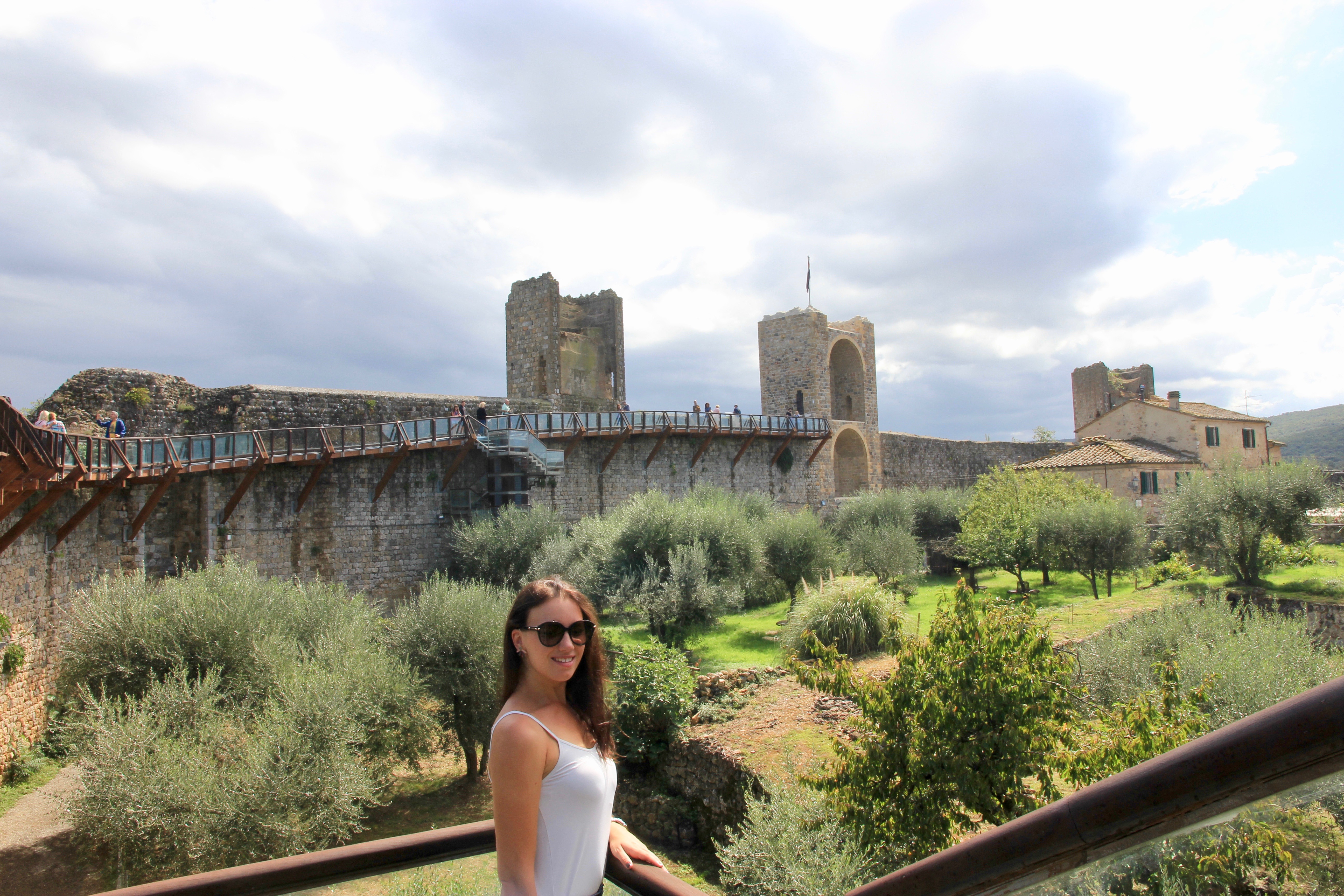Camminamento sulle mura di Monteriggioni
