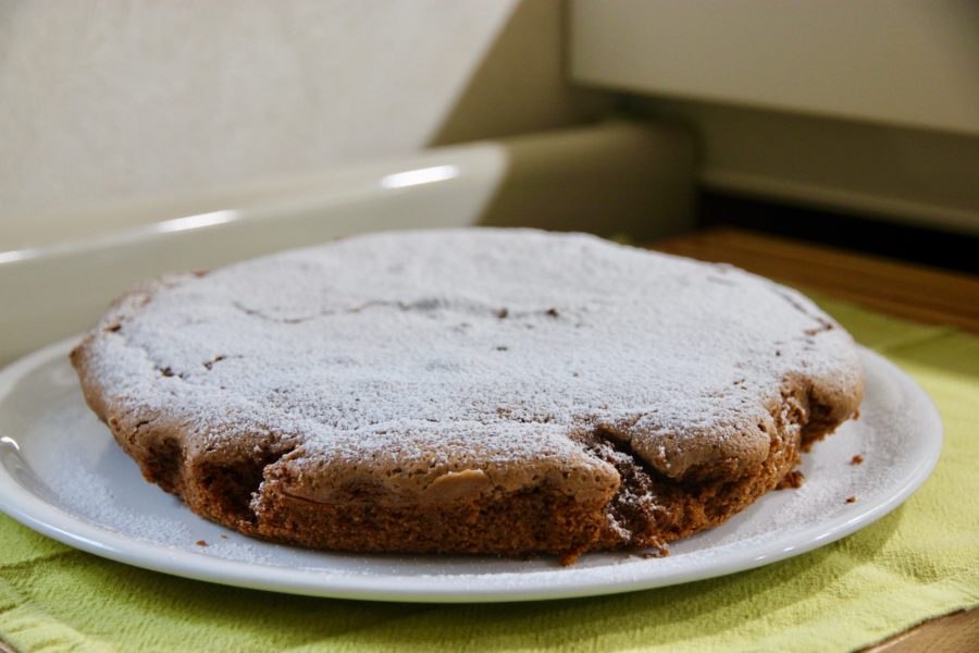 Torta di amaretti e cioccolato