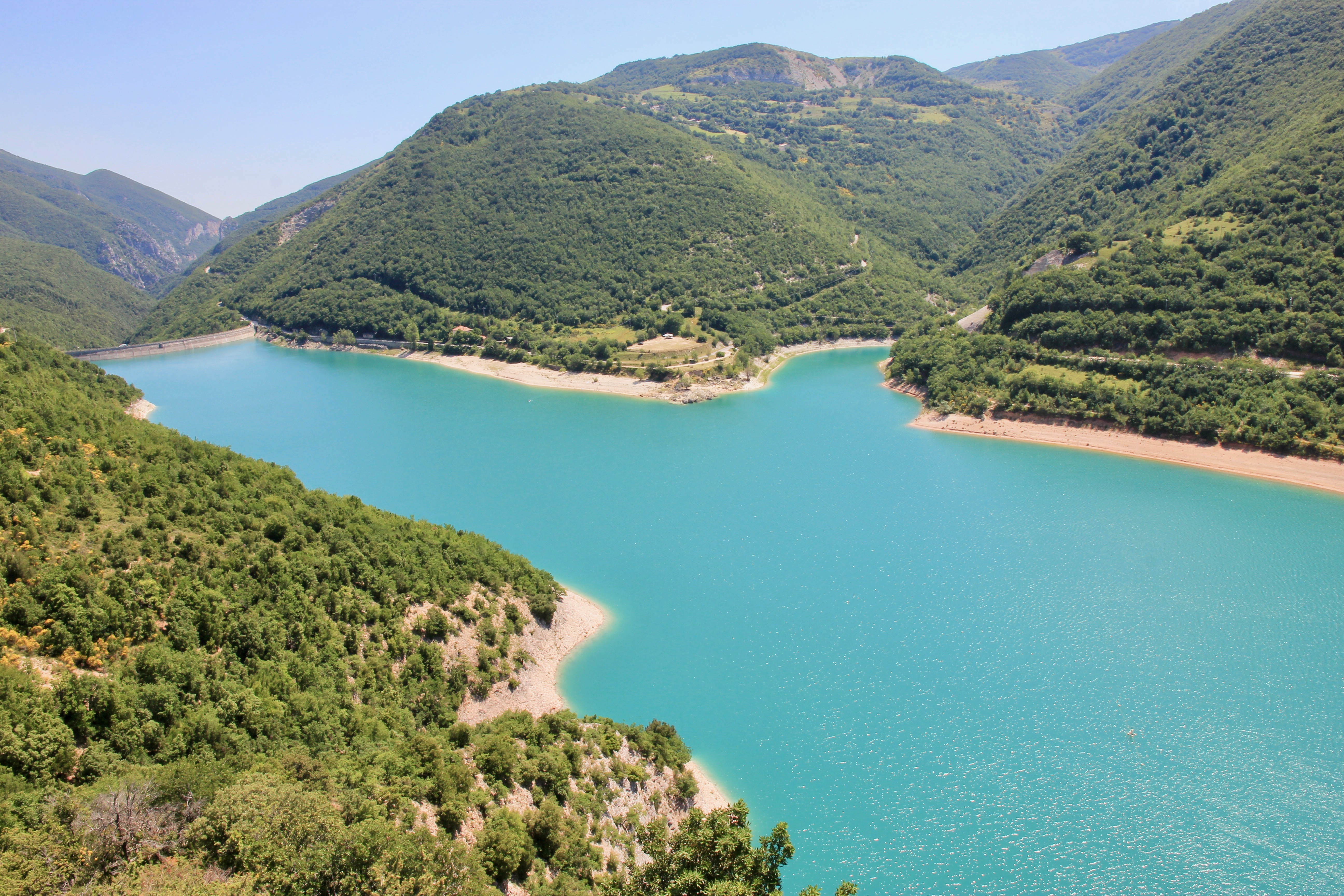Il lago di Fiastra e le Lame Rosse
