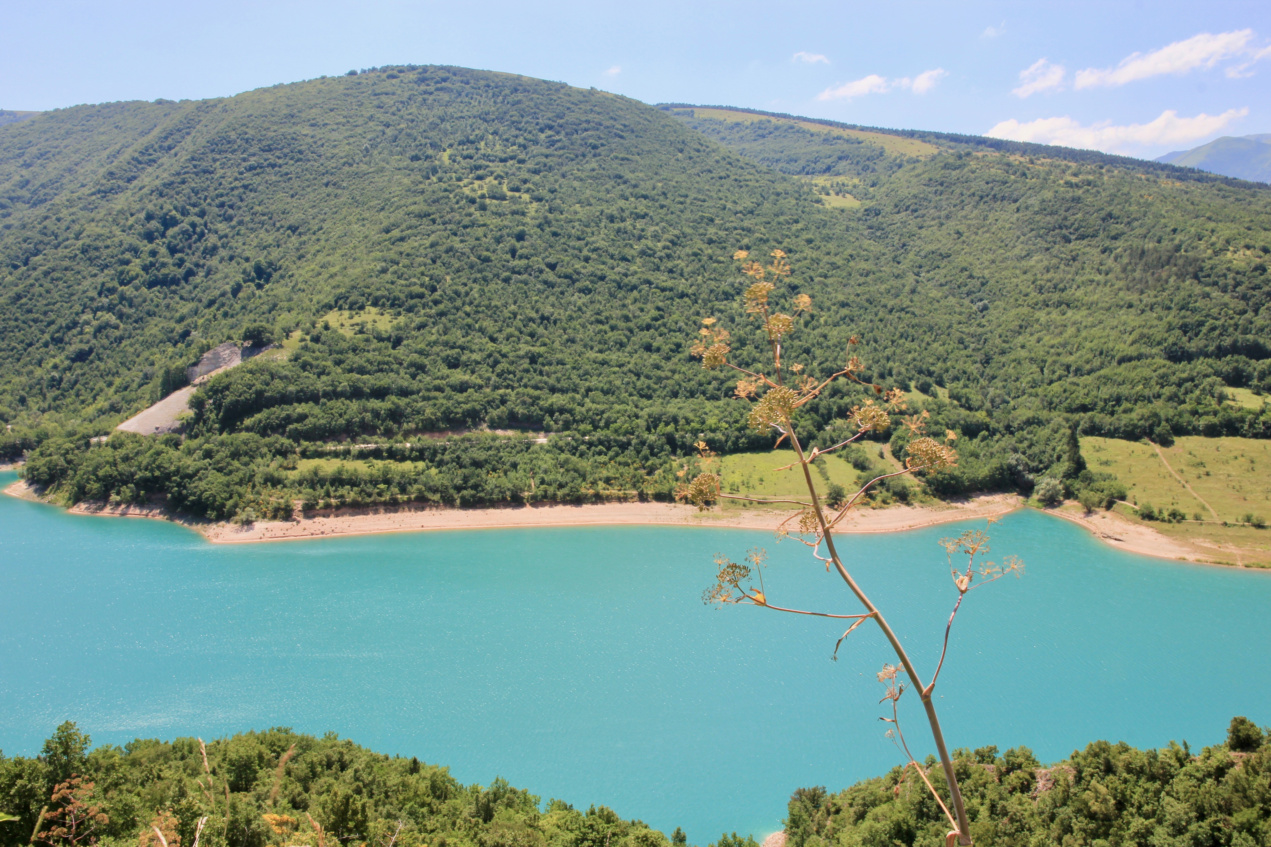 Il lago di Fiastra e le Lame Rosse