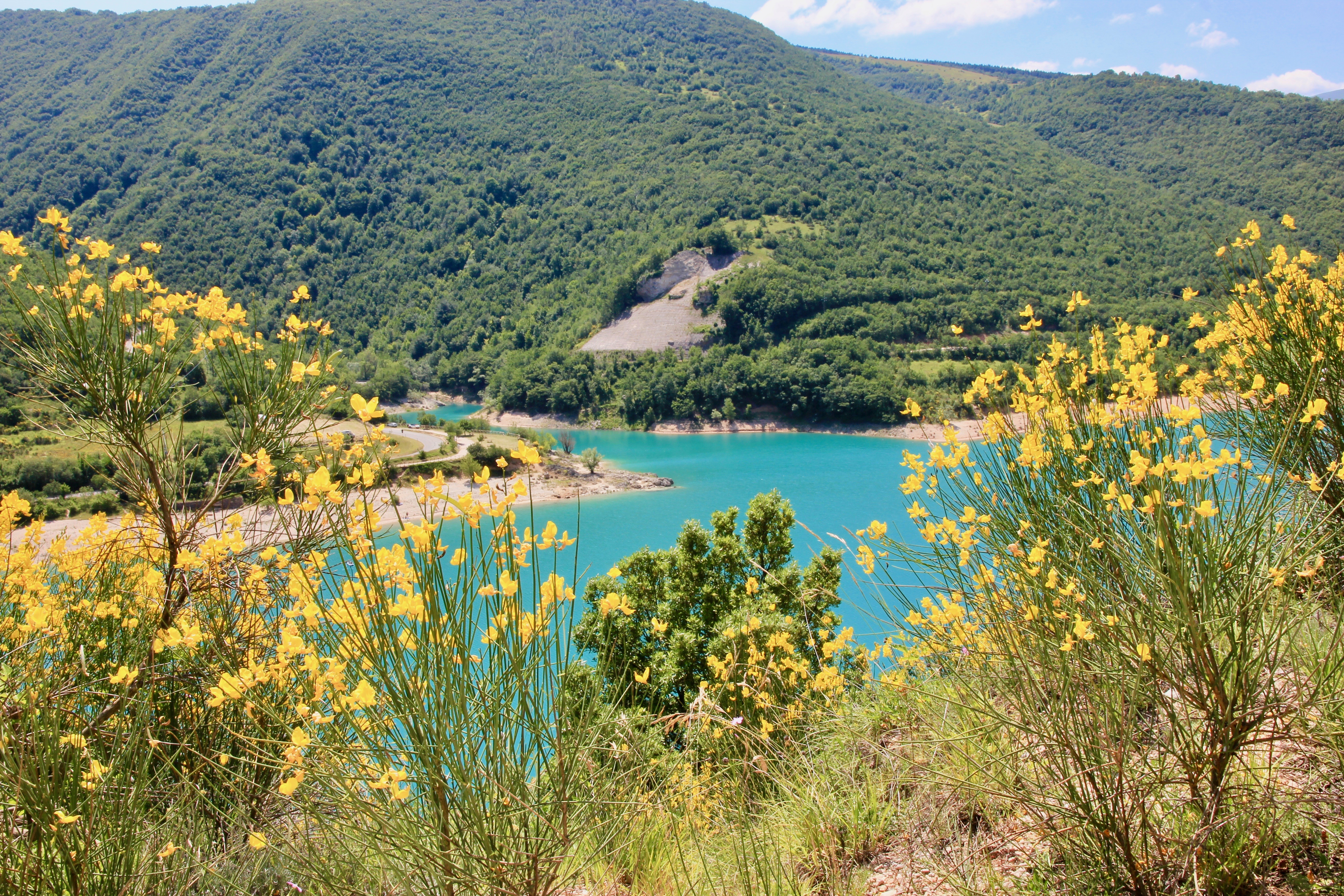 Il lago di Fiastra e le Lame Rosse