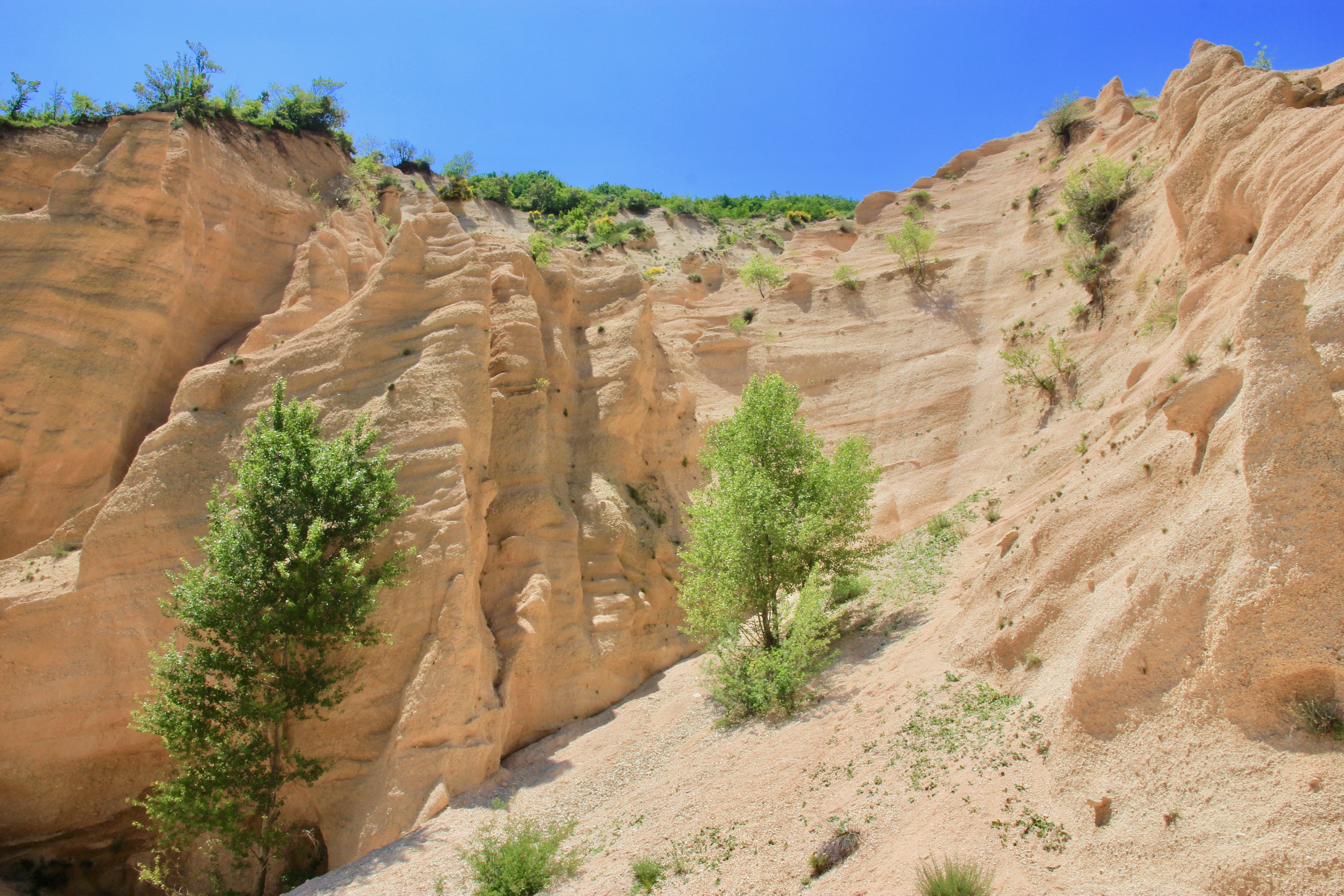Il lago di Fiastra e le Lame Rosse