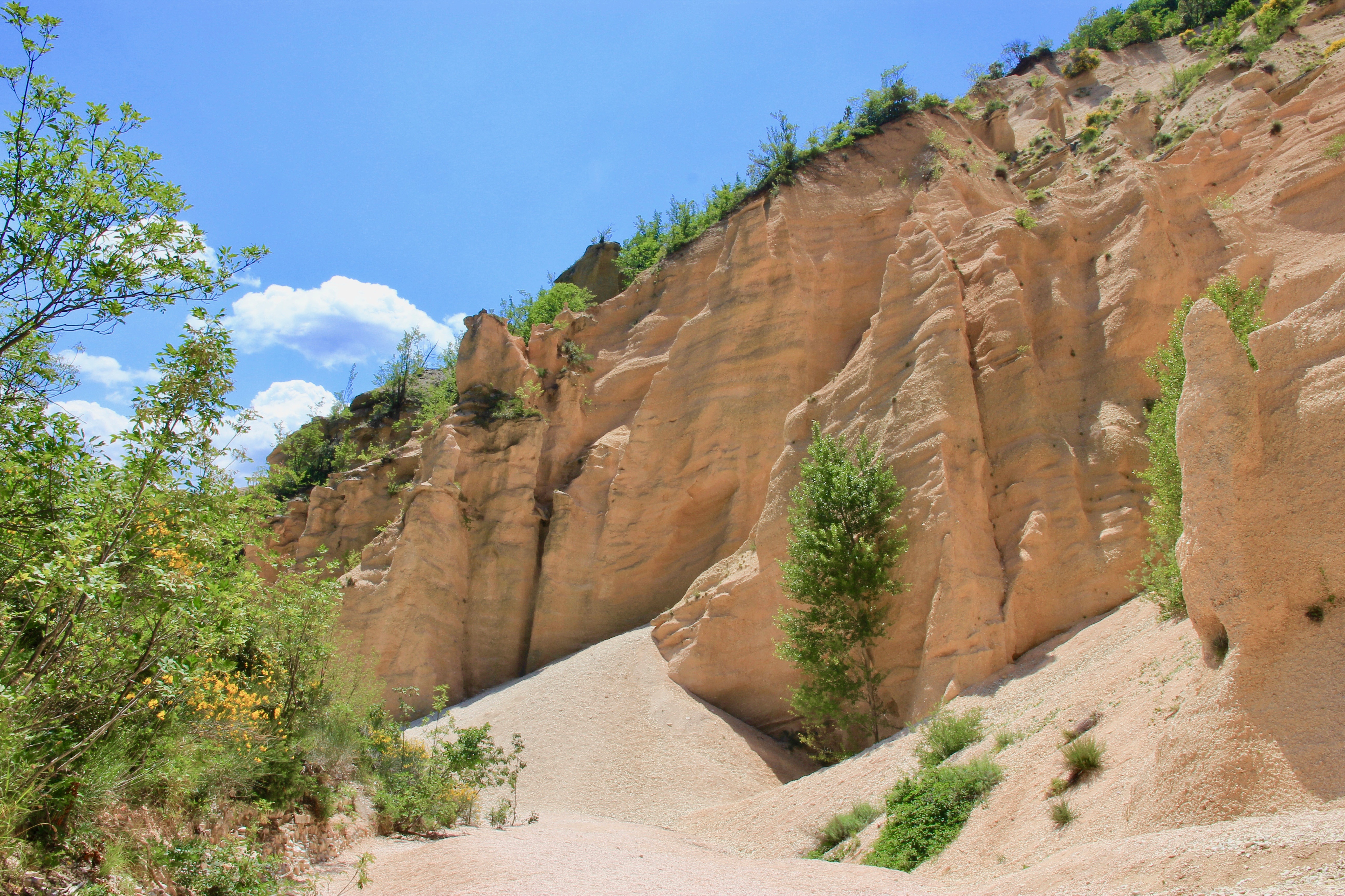 Il lago di Fiastra e le Lame Rosse