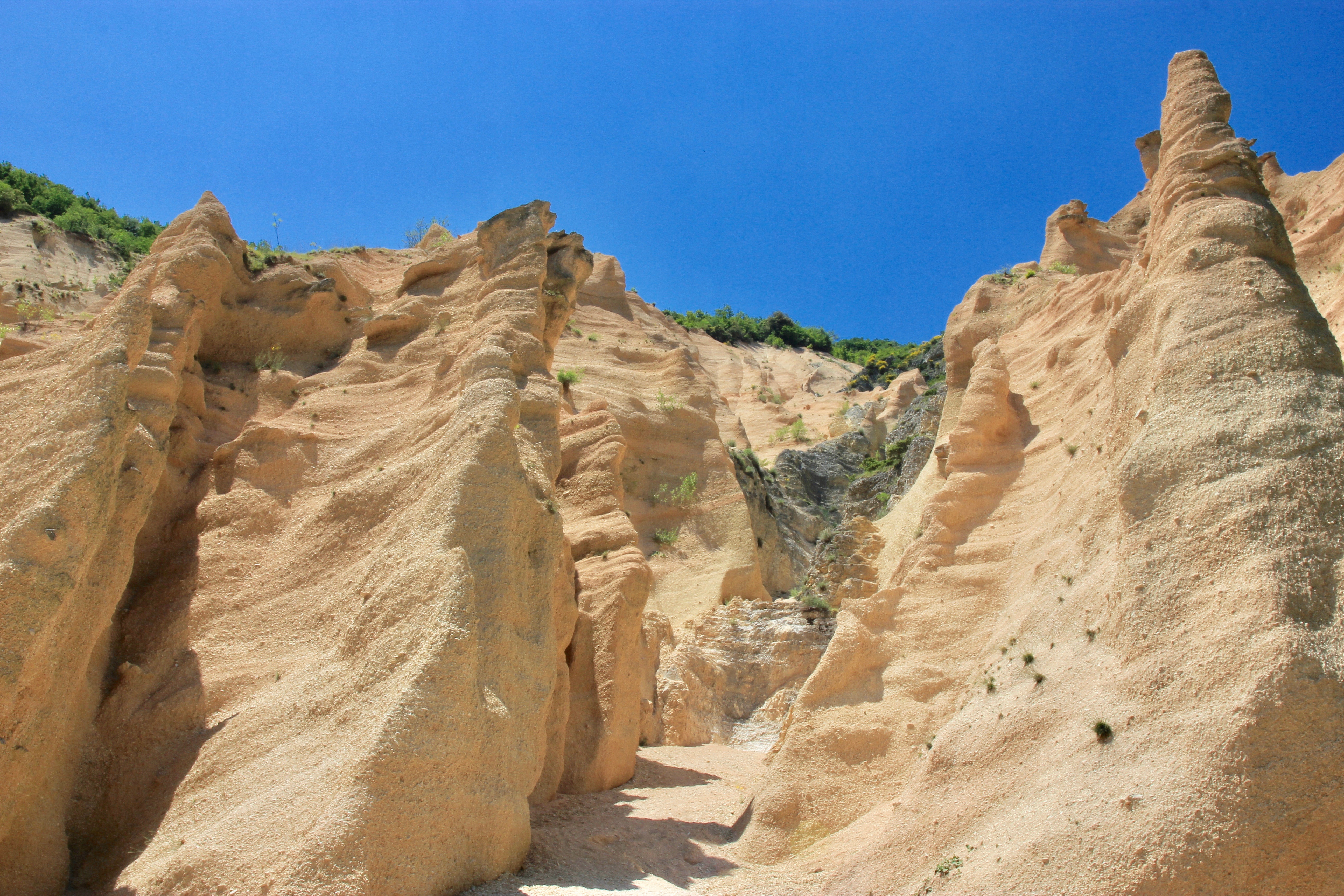 Il lago di Fiastra e le Lame Rosse
