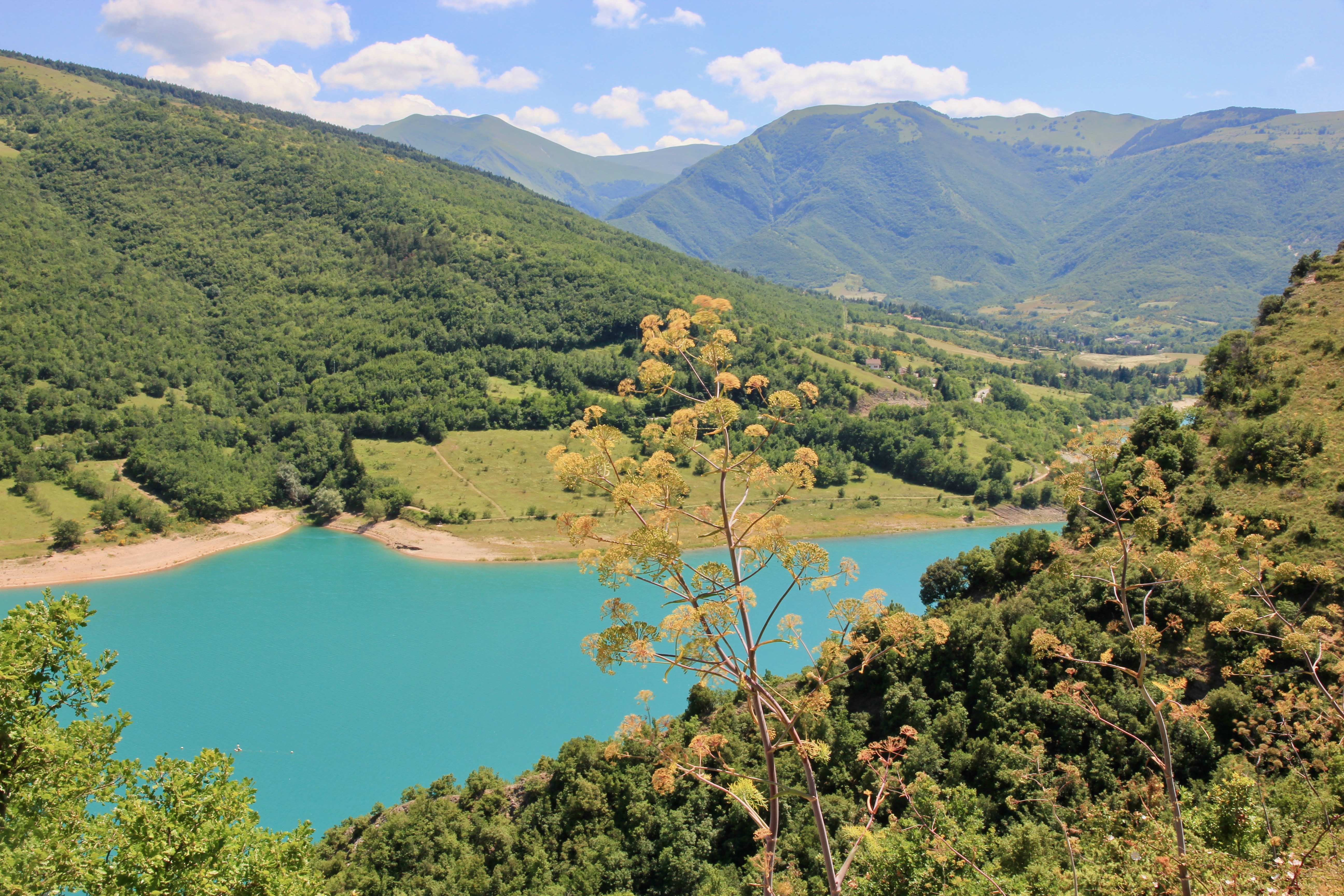 Il lago di Fiastra e le Lame Rosse