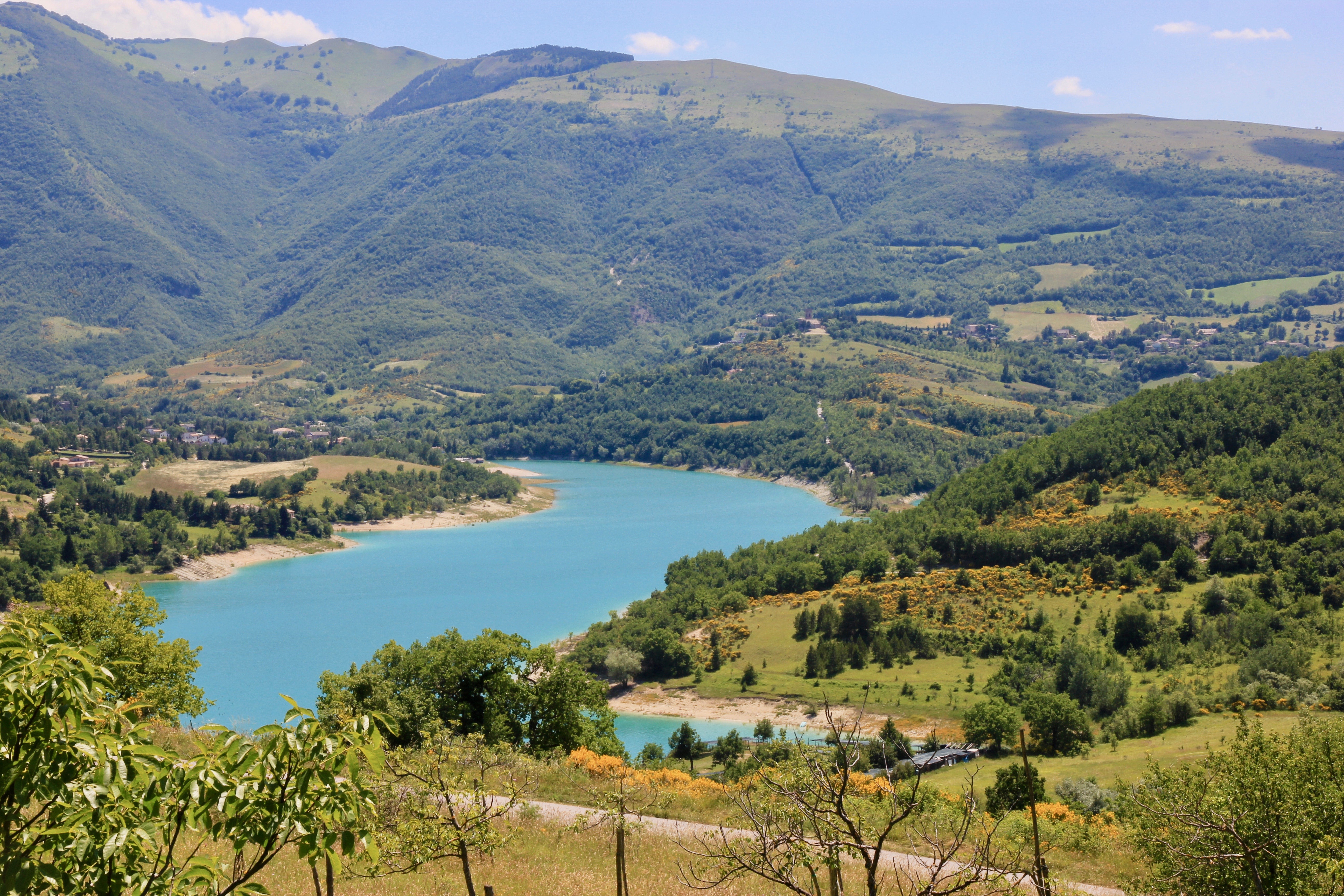 Il lago di Fiastra e le Lame Rosse