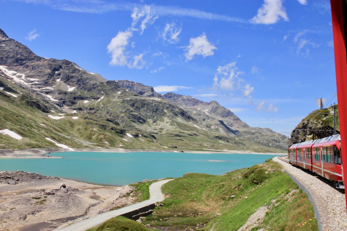 Viaggiare sul Trenino Rosso del Bernina